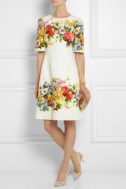 Красивое белое платье с цветным принтом Dolce and Gabbana