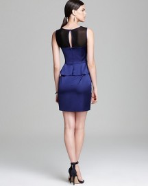 Соблазнительное блестящее синее платье с баской Chanel