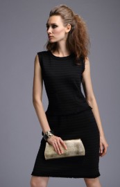 Теплое черное платье-футляр Chanel
