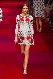 Белое кружевное платье с цветами Dolce and Gabbana