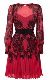 Розовое платье-плиссе с черным орнаментом Karen Millen