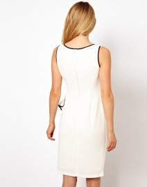 Белое платье с модной каскадной драпировкой Coast