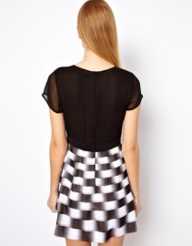 Короткое платье с шахматным узором Asos