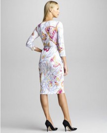 Легкий принт из бабочек на белоснежном платье Emilio Pucci