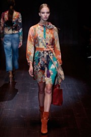 Цветное шелковое платье с длинными рукавами Gucci
