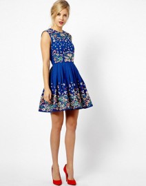 Очаровательное синее платье с цветной вышивкой Asos