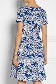 Женственное синее ретро-платье с белой росписью Roberto Cavalli