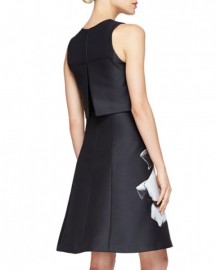 Черное вечернее платье с необычной кокеткой Carolina Herrera