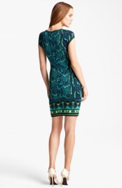 Яркое зеленое платье с дизайнерским принтом Emilio Pucci