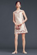 Бежевое атласное вечернее платье с вышивкой Dolce and Gabbana
