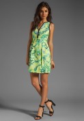 Солнечное и весеннее зеленое платье Escada