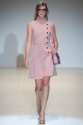 Розовое платье с воротником стоечкой Gucci